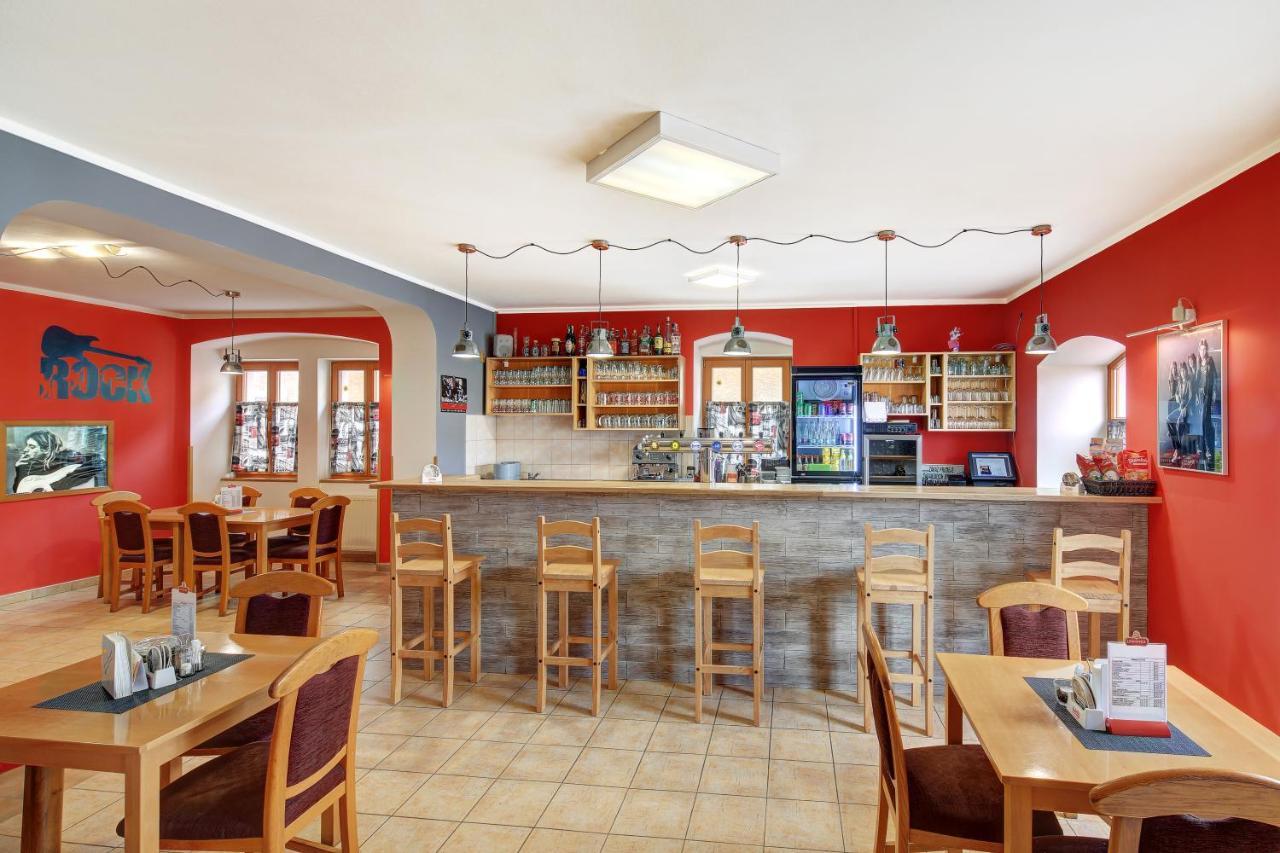 Penzion A Restaurace U Vladare Touzim Экстерьер фото